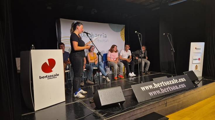 Izaro Bilbao mungiarrak irabazi zuen 'Udabarria Bertsotan' saioa