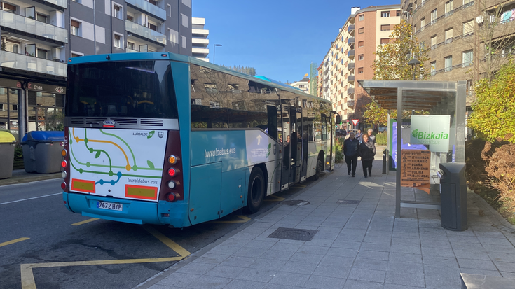 Autobus zerbitzu minimoak bihar eta etzi
